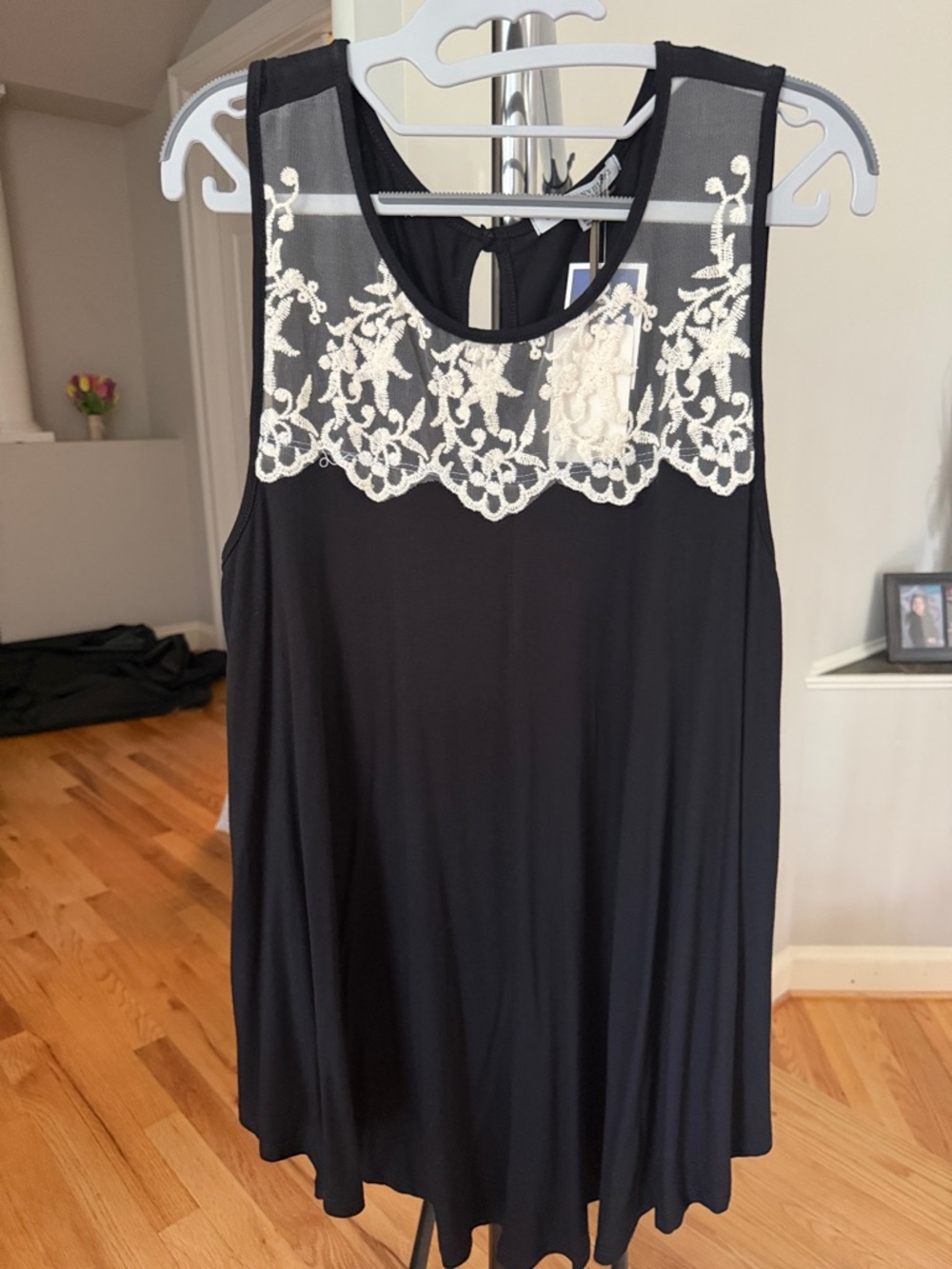 NWT Green Envelope Black Sleeveless Top with Lace Yoke